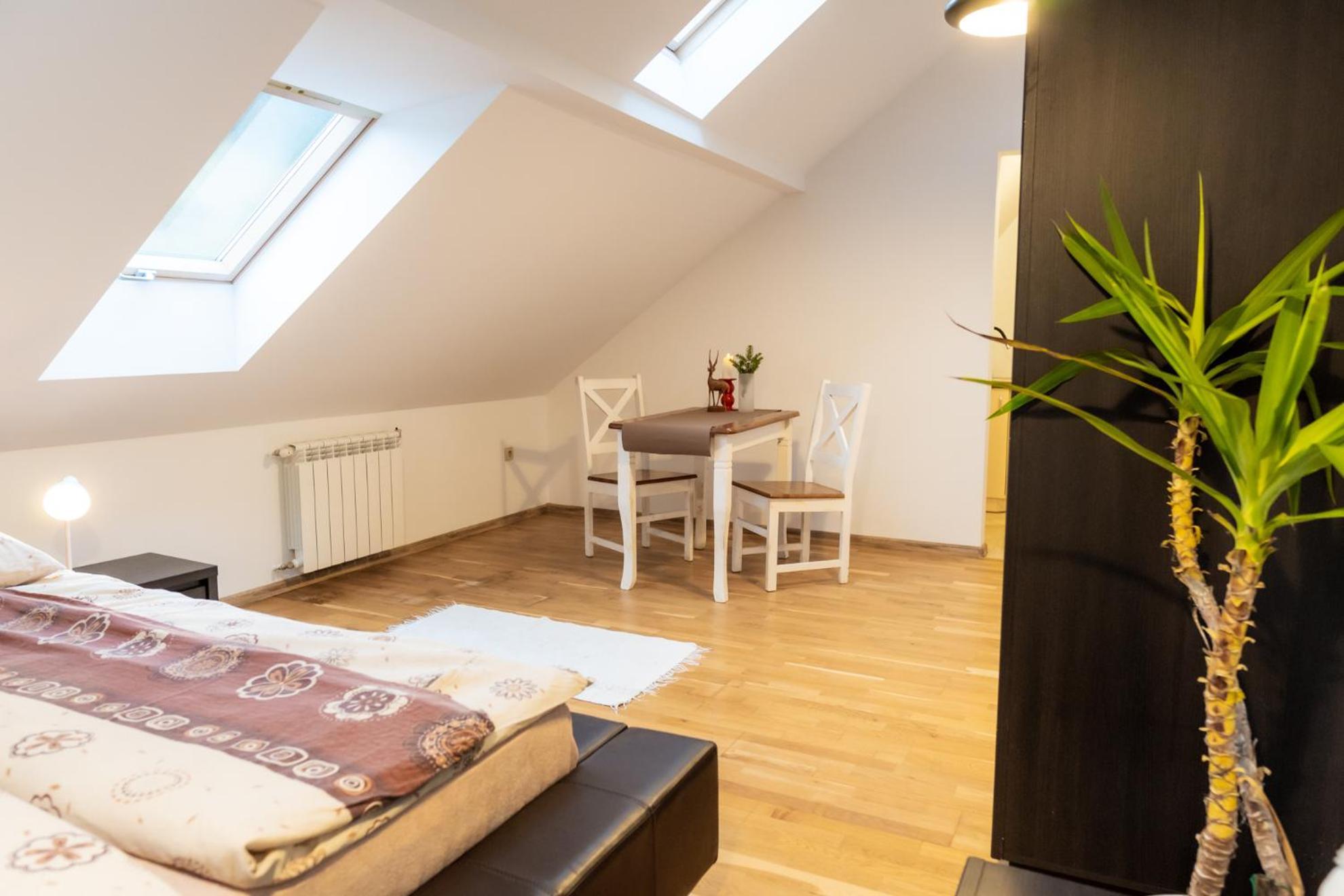 Gosciniec Stara Szkola Hotel Haluszowa ภายนอก รูปภาพ