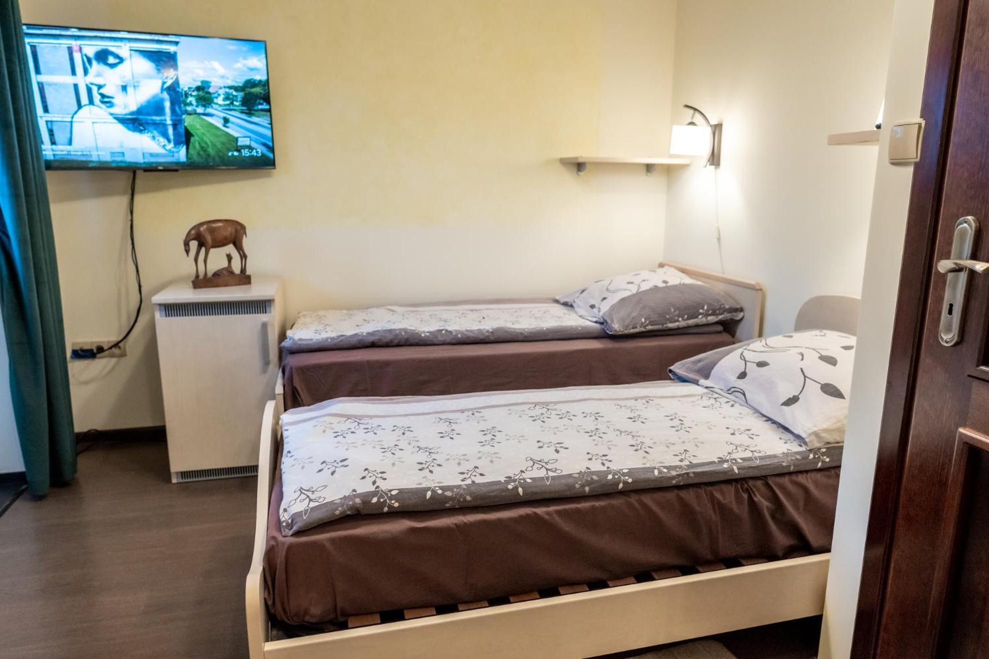 Gosciniec Stara Szkola Hotel Haluszowa ภายนอก รูปภาพ